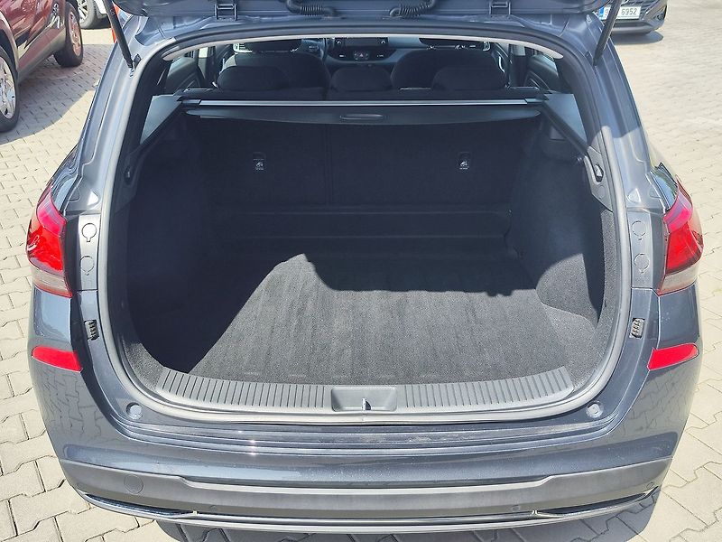 Hyundai i30 1.0 T-GDI/88kW Comfort - fotka 9 z 28