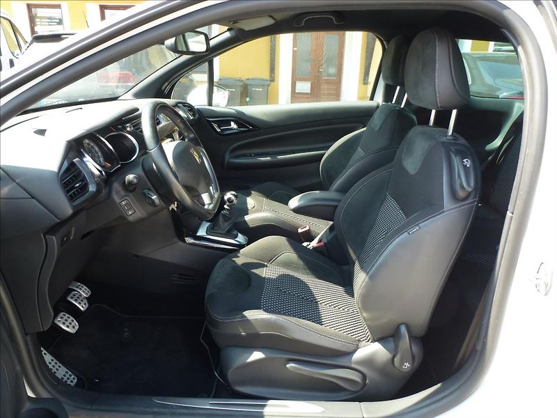 Citroën DS3 1,6 16V VTi THP SportChic - fotka 19 z 49