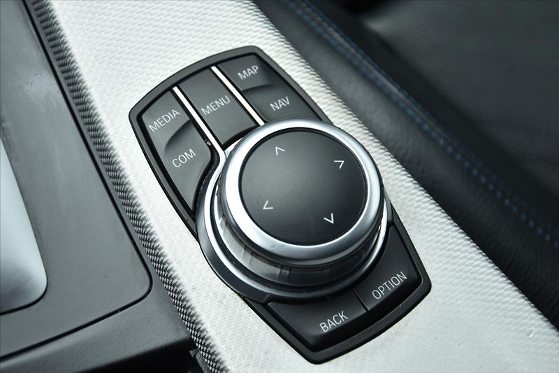 BMW Řada 3 320i xDrive 135kW MPAKET ČR - fotka 22 z 27