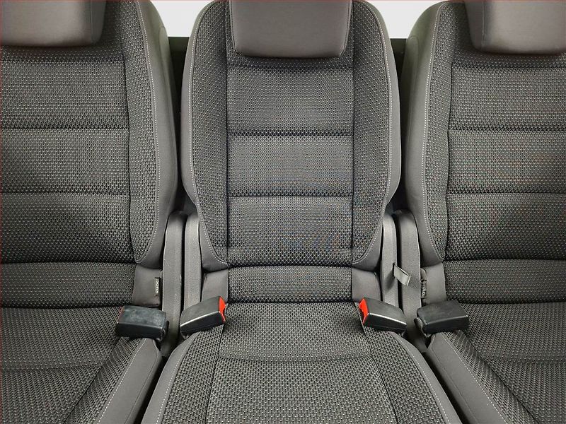 Volkswagen Touran (2011) 1.6 TDI, nová STK, servisované - fotka 10 z 14
