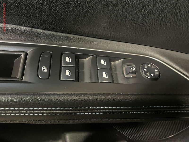Peugeot 5008 (2019) 1.5 HDi, Crossway, LED, panor - fotka 12 z 17