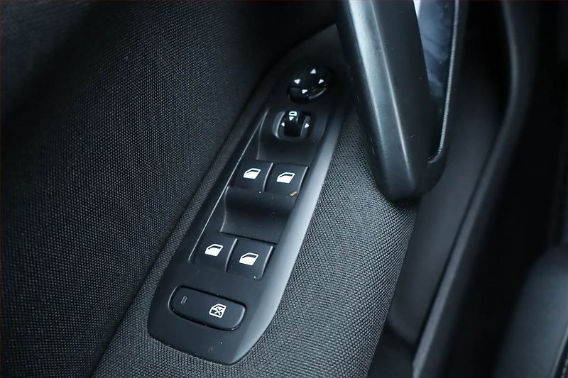 Peugeot 308 (2015) 2.0 BlueHDi, Serv.kniha, Navi - fotka 19 z 25