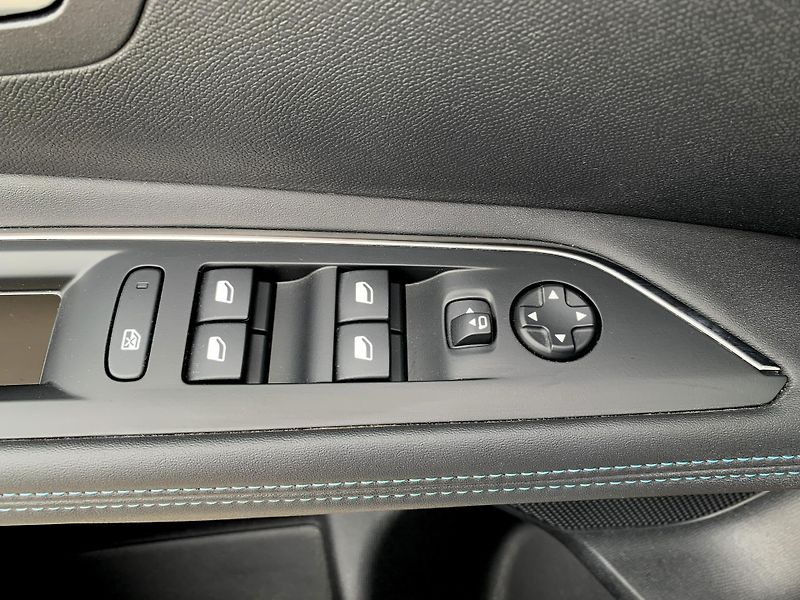 Peugeot 3008 ALLURE PACK 1.5 BHDI 96kW AT8 - fotka 20 z 35