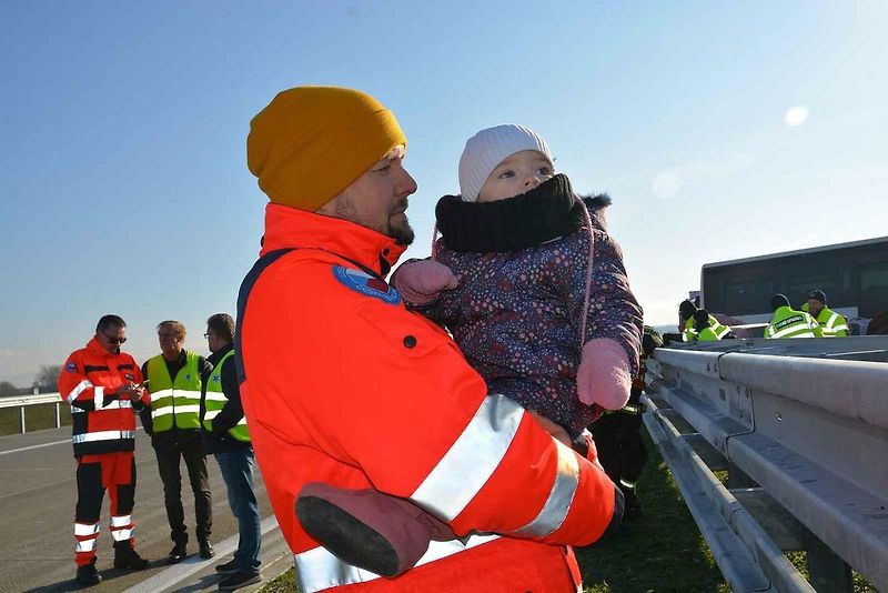 Cvičení, které mělo prověřit všechny složky Integrovaného záchranného systému při hromadné nehodě, se konalo ve středu dopoledne na nově postavené D1 u Přerova.