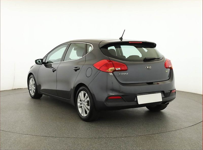 Kia Ceed (2012) 1.6 CRDi, Tempomat - fotka 4 z 17