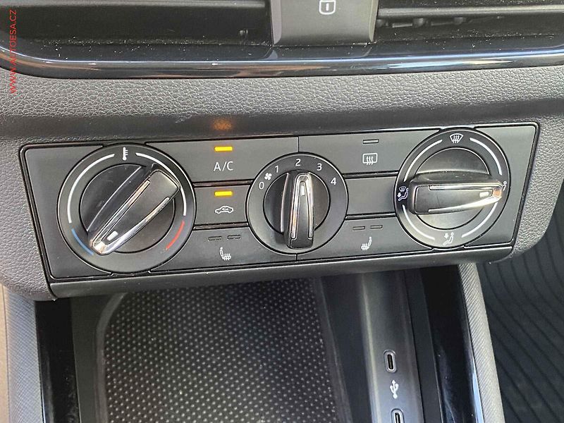 Škoda Kamiq (2021) 1.5 TSi, 1.maj,ČR, Ambition - fotka 15 z 18