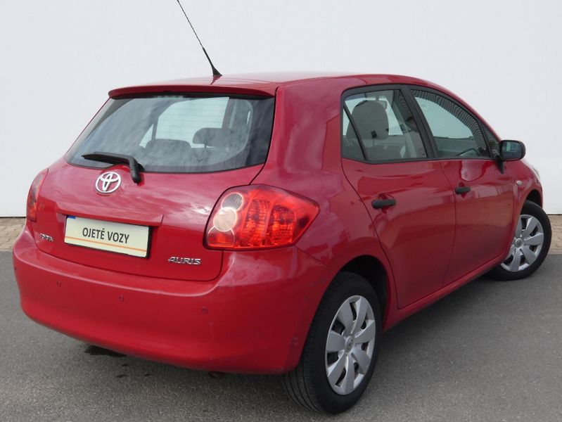 Toyota Auris (2009) 1,6 91KW - fotka 2 z 30