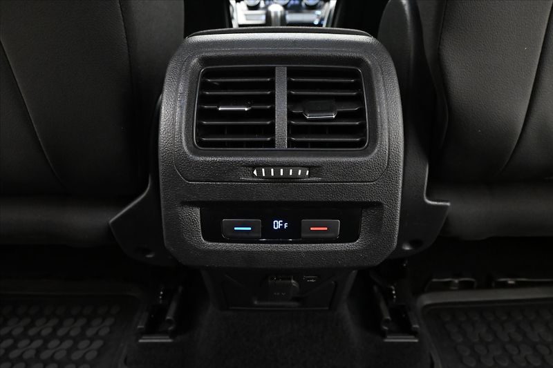 Volkswagen Touran 2,0 TDI 110kW DSG Záruka až 5 - fotka 23 z 30