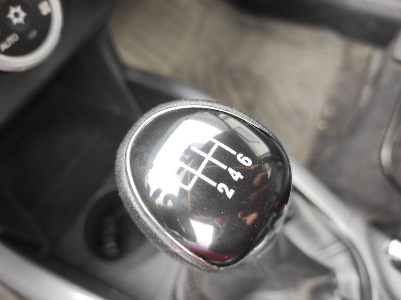 Mitsubishi Outlander 2.2 D 7místný - fotka 13 z 23