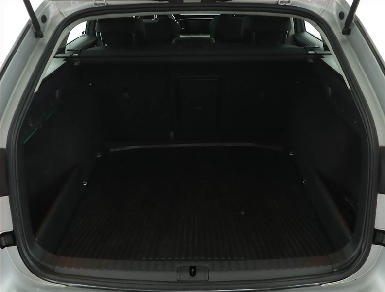 Škoda Octavia (2023) Ambition 2.0 TDI, ČR,1.maj - fotka 13 z 15