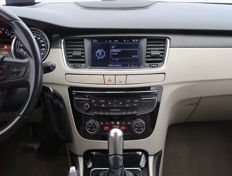 Peugeot 508 (2011) 2.0 HDi, Automat, Navi, Xenony - fotka 12 z 23
