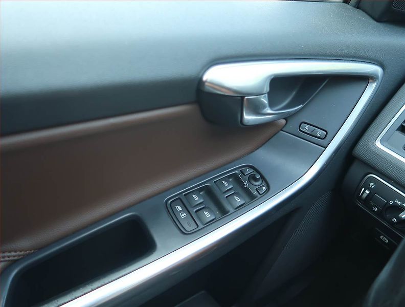 Volvo XC60 (2014) D4, 4X4, Automat, Kůže - fotka 16 z 17