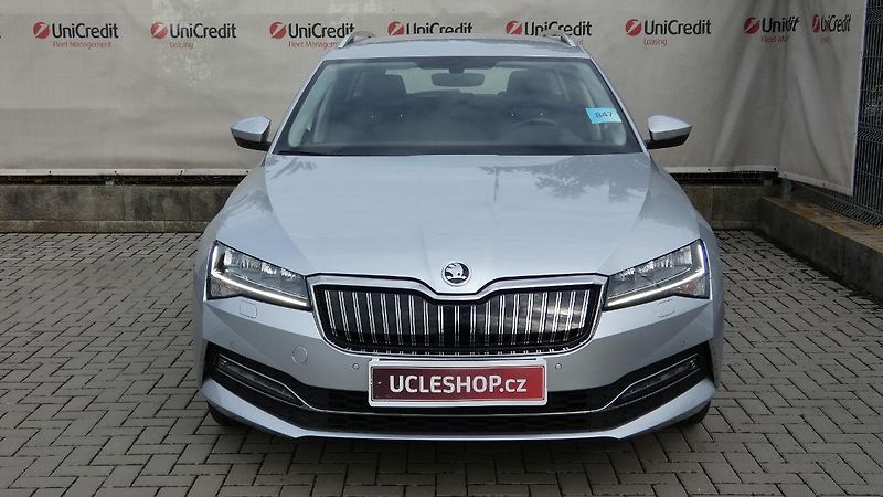 Škoda Superb 1.4 TSI iV Ambition DSG - fotka 2 z 26