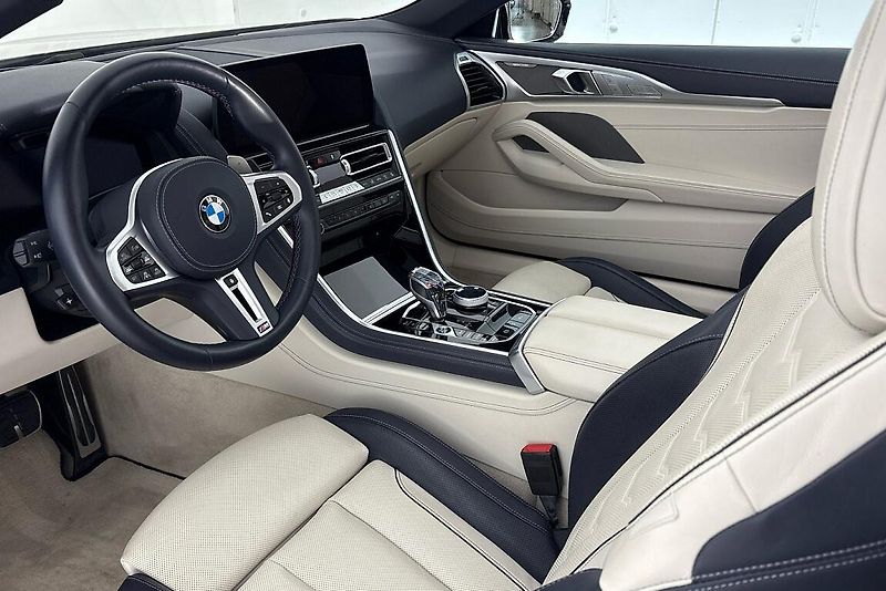 BMW Řada 8 M850i xDrive - fotka 9 z 33