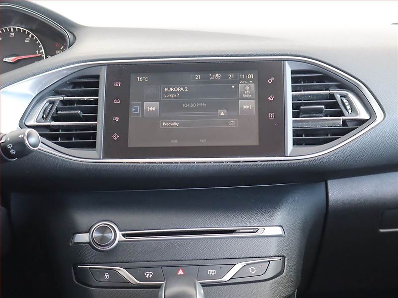 Peugeot 308 (2016) 1.6 BlueHDi, Automat, Navi - fotka 12 z 21