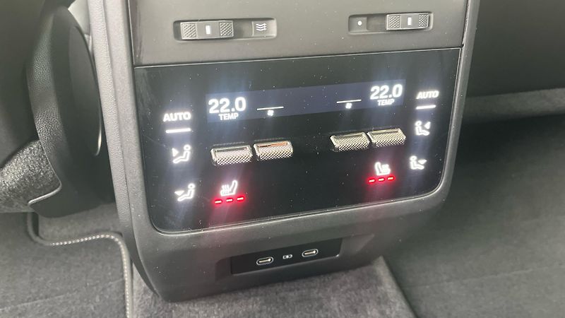 Porsche Macan (2025) Turbo - fotka 29 z 30