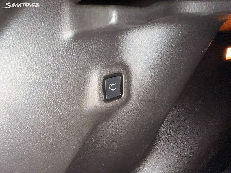 Jeep Compass (2022) 1.3 GSE PHEV 4xe S-Limite - fotka 16 z 29