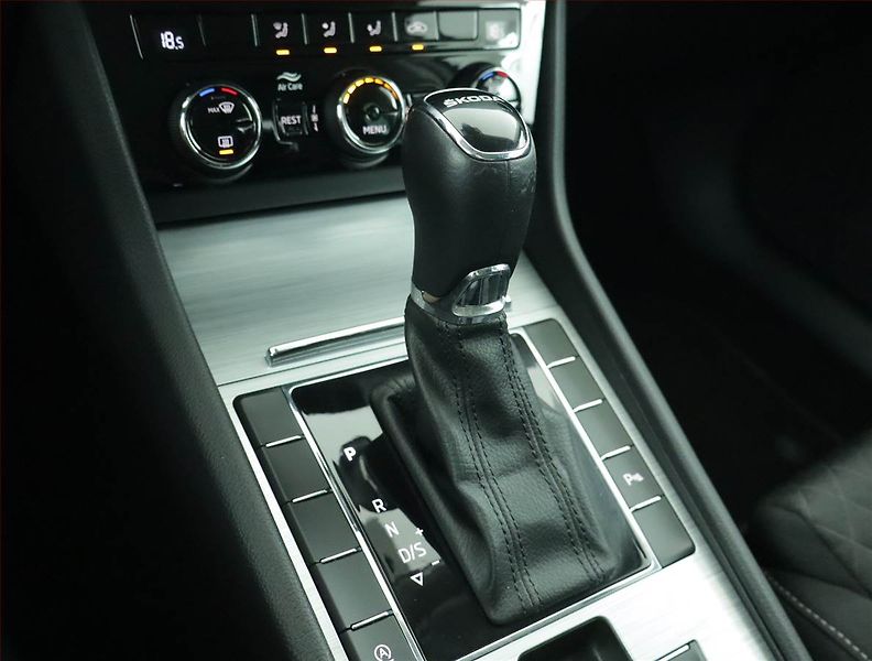 Škoda Superb (2022) Ambition 2.0 TDI - fotka 13 z 20