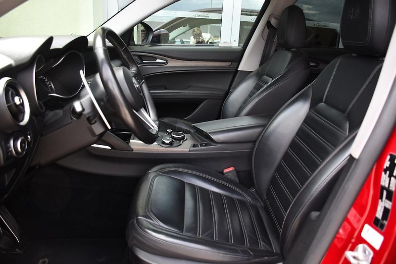 Alfa Romeo Stelvio 2.0 206kW Q4 VELOCE - fotka 13 z 35