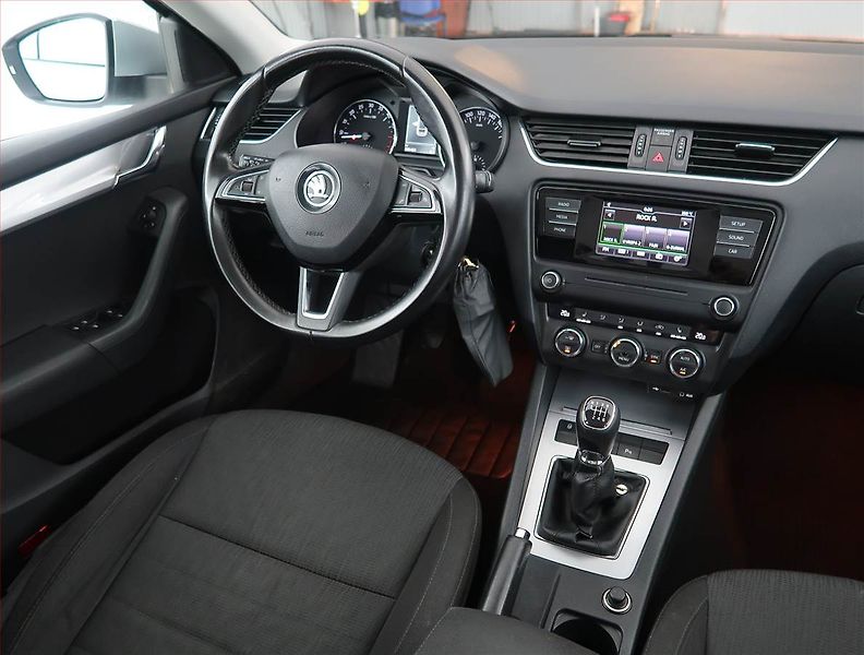 Škoda Octavia (2016) Elegance 2.0 TDI, Xenony - fotka 7 z 19