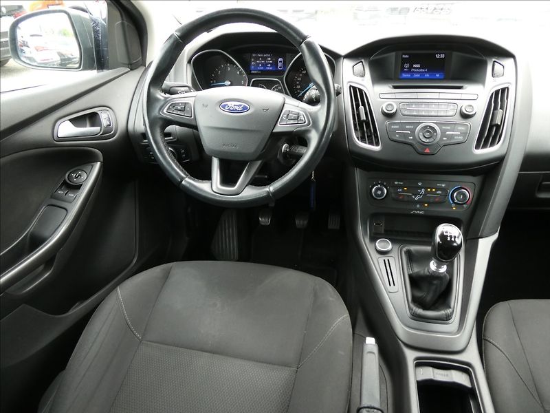 Ford Focus 1,5 Duratorq TDCI 95k kombi - fotka 24 z 38