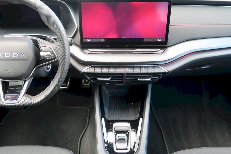 Škoda Octavia (2025) COMBI RS 2,0 TSI 195kW DSG - fotka 24 z 29