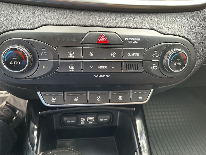 Kia Sorento 2.2 CRDi Platinum 4x4 Automat - fotka 24 z 33