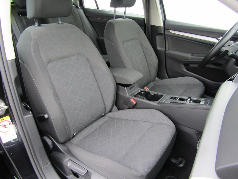 Volkswagen Golf Wa 2.0 Life DT085 Variant Life - fotka 21 z 30