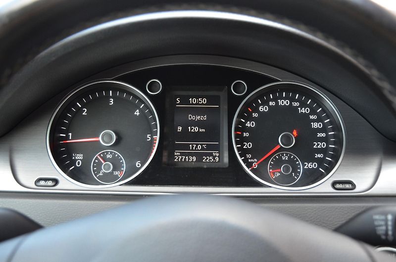 Volkswagen Passat (2014) 2.0 TDi 103kW Bi-XENON / TAŽNÉ - fotka 28 z 39