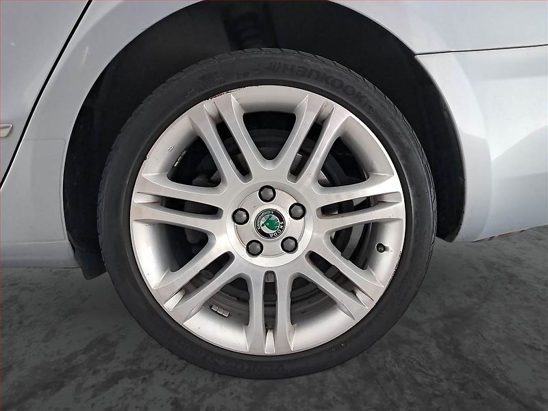 Škoda Superb (2011) Ambition 2.0 TDI, 4X4, Kůže - fotka 15 z 22