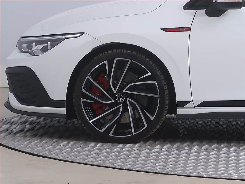 Volkswagen Golf (2024) GTI Clubsport - fotka 15 z 22