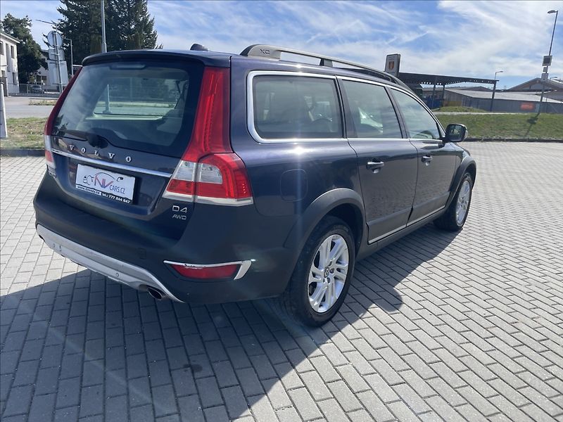 Volvo XC70 2,4 D4 AWD Geartronic Polar 13 - fotka 4 z 30