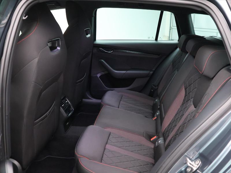 Škoda Octavia 2,0 TDI 147kW RS CZ DSG 4x4 - fotka 14 z 39