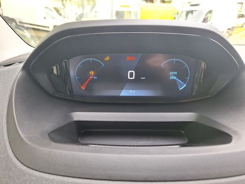 Peugeot Rifter (2025) ALLURE 1.2 PT 110k MAN6 - fotka 15 z 22
