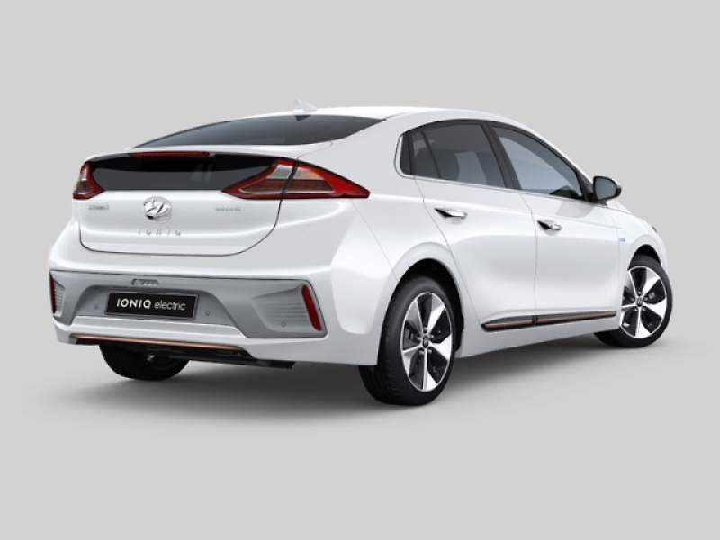 Nissan Leaf patří k menším autům, přesto stojí téměř tři čtvrtě milionu korun