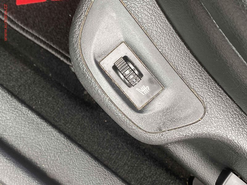Peugeot 407 (2006) 2.0 HDi, ČR, AC, TZ, temp - fotka 12 z 19