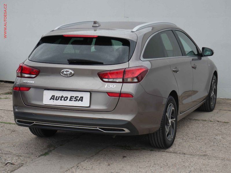 Hyundai i30 (2022) 1.5T-GDi, 2.maj,ČR, servis - fotka 6 z 16