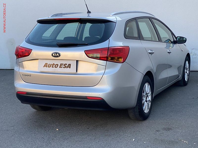 Kia Ceed (2013) 1.4CVVT, Edition, AC, tempo - fotka 4 z 16