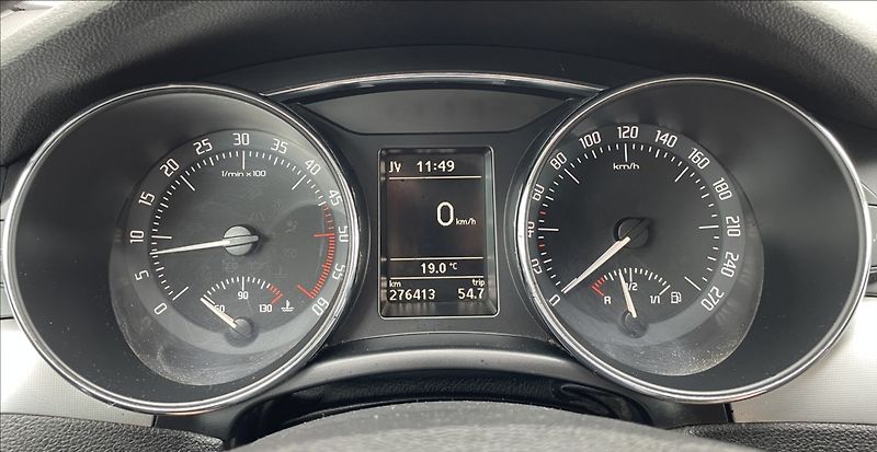 Škoda Superb 2,0 TDi,103kW,STK 6/28 - fotka 14 z 23