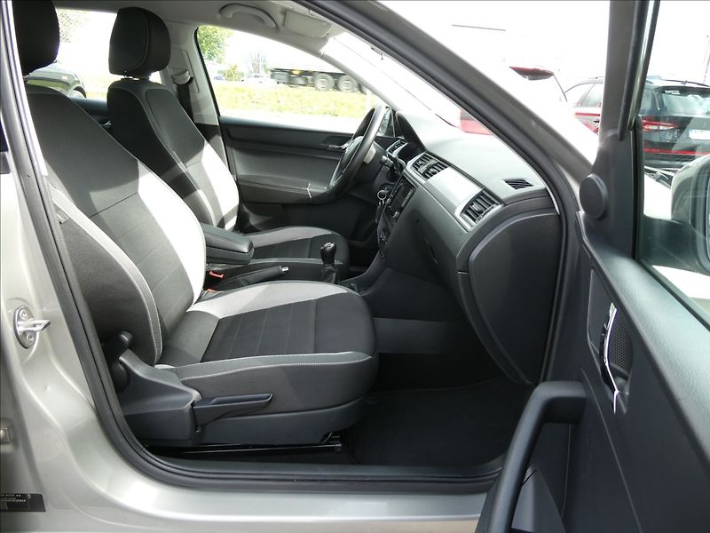 Škoda Rapid 1,2 TSi 81kW 1.MAJITEL,SERVISK - fotka 24 z 47