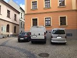 AutoMatky dlouhodobě trápí nedostatek bezpečnosti pro pěší v lokalitě Starého města, která je obytnou zónou. Řidiči například opakovaně překračují povolenou rychlost, jsou neohleduplní a parkují mimo vyznačená parkoviště.