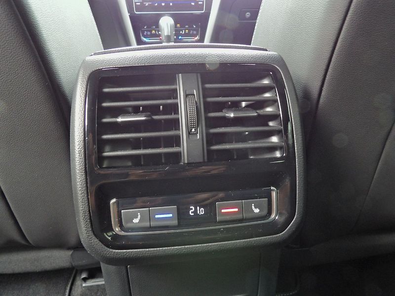 Volkswagen Arteon Shooting Brake 2.0TDI DSG 4Motion Rline Tažné - fotka 27 z 36