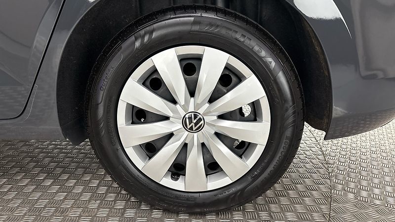 Volkswagen Touran 1.5 TSI Comfortline - fotka 19 z 26