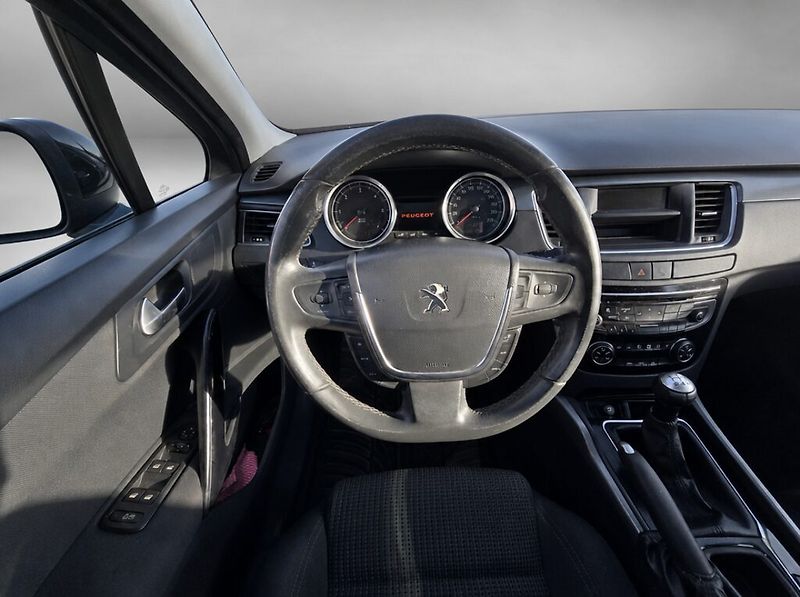 Peugeot 508 (2011) 1.6 HDi - fotka 14 z 23