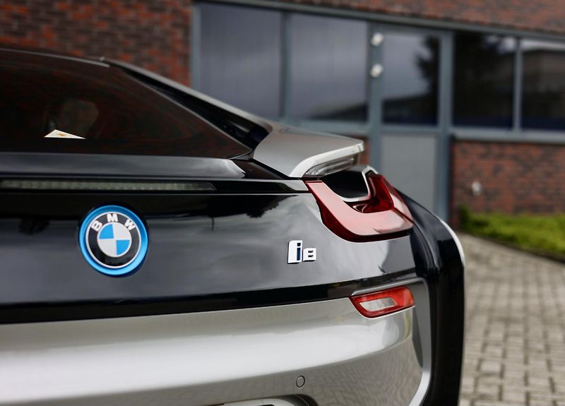 BMW i8 (2018) xdrive Laser - fotka 8 z 44