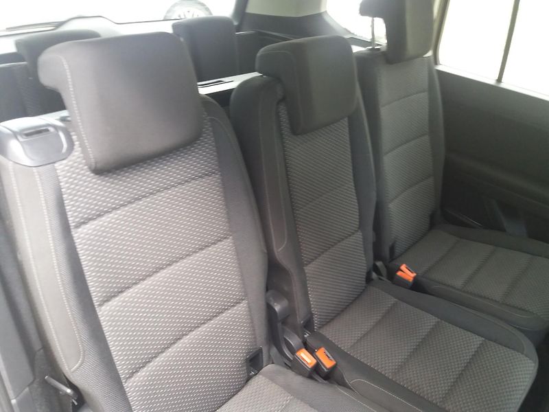 Volkswagen Touran 1.2TSi,81kW,7.MÍST,KAMER.VÝHŘE - fotka 22 z 28