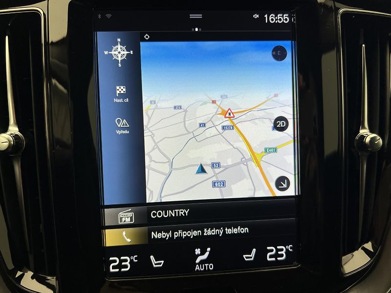 Volvo XC60 B4 AWD MOMENTUM AUT - fotka 28 z 43