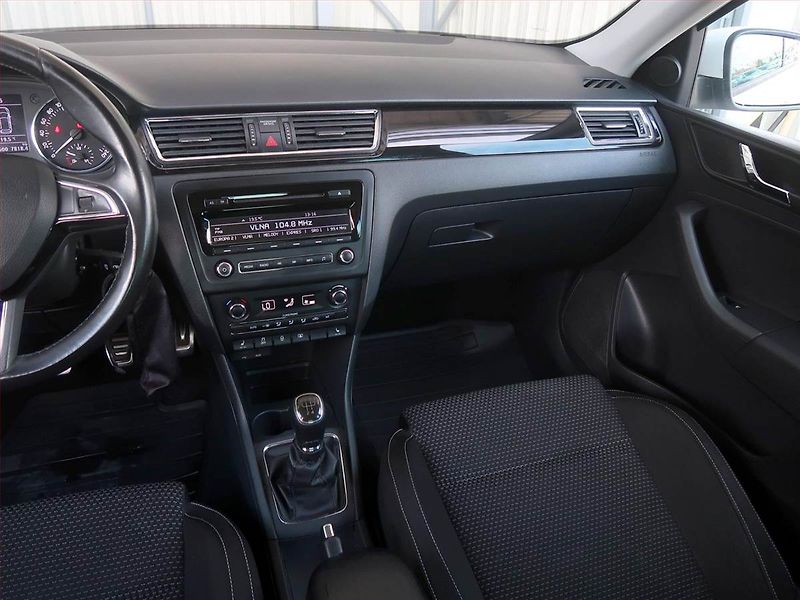 Škoda Rapid (2014) Spaceback 1.6 TDI, Serv.kniha - fotka 8 z 16