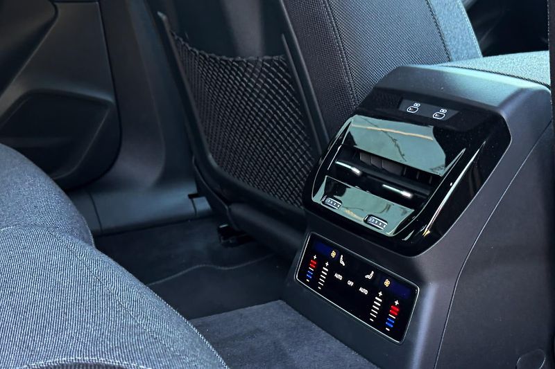 Audi A6 TDI S-Line Matrix 360 ACC Tech - fotka 12 z 12