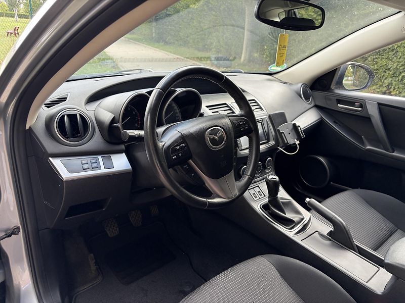 Mazda 3 2.0 Sport Edition - fotka 24 z 32